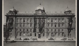 Budynek DOKP w Krakowie w czasie okupacji niemieckiej (na budynku flagi III Rzeszy)